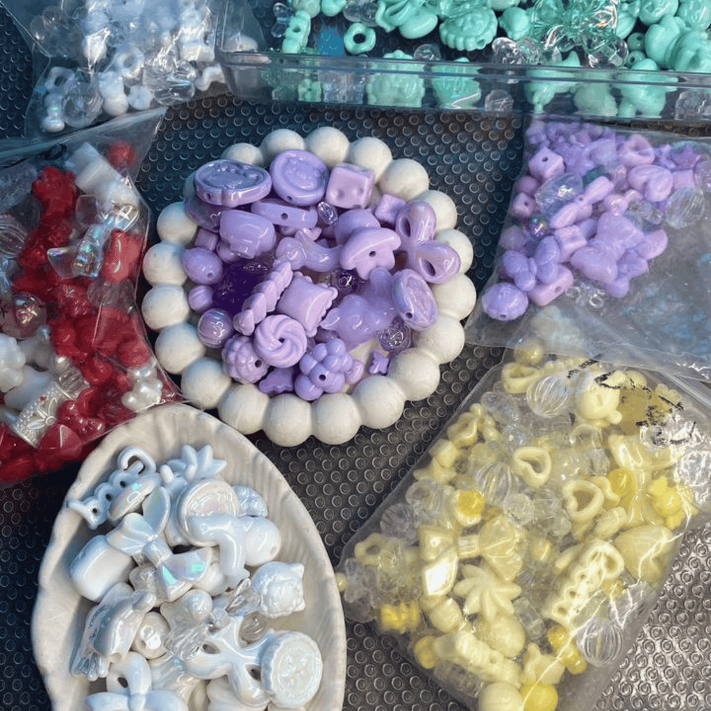 3d giant size assorted acrylic charms 20 g